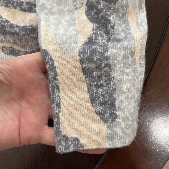 EQUIPMENT Sloan Camo Sweater Women Medium Wool Cashmere Blend Neutrals Crew - Picture 4 of 8